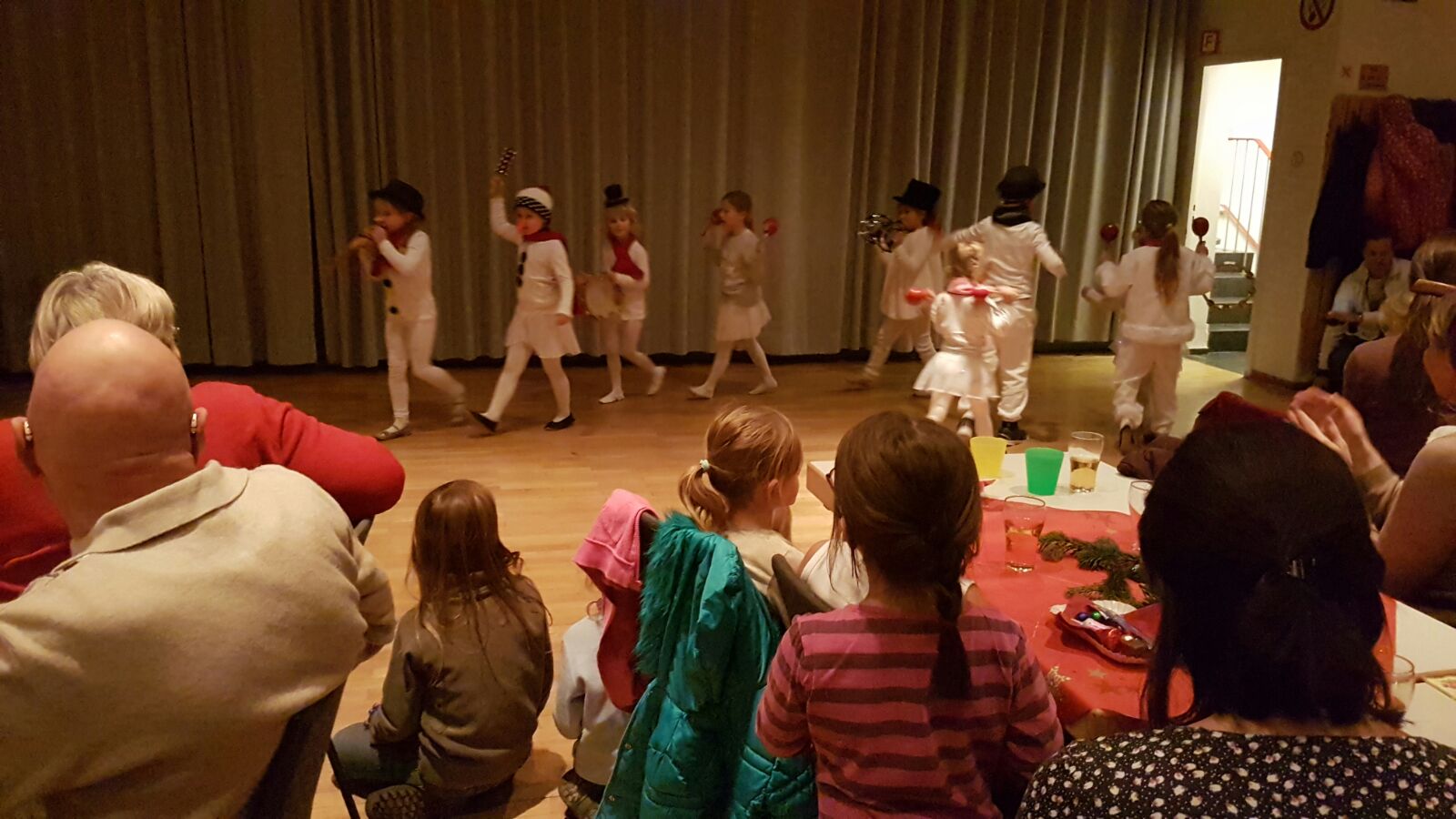 Bärliner Jören Auftritt Weihnachtsfeier Berliner Kinder Tanzwelt Winter-Medley 